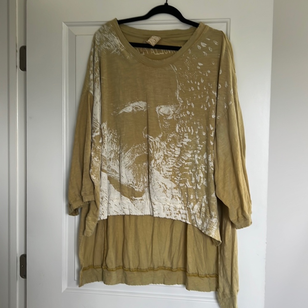 Magnolia Pearl oversized tee, high/low silhouette